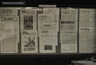 (14/33) Febrer 1970. Vistes de l’exposició. Aquesta exposició va ser important perquè, per primera vegada dins la dictadura franquista, es va poder presentar públicament la gran quantitat de premsa en català i d'esquerres que havia existit a Manresa abans de 1939.