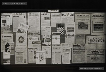 (19/33) Febrer 1970. Vistes de l’exposició. Aquesta exposició va ser important perquè, per primera vegada dins la dictadura franquista, es va poder presentar públicament la gran quantitat de premsa en català i d'esquerres que havia existit a Manresa abans de 1939.