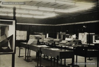 (23/33) Febrer 1970. Vistes de l’exposició. Aquesta exposició va ser important perquè, per primera vegada dins la dictadura franquista, es va poder presentar públicament la gran quantitat de premsa en català i d'esquerres que havia existit a Manresa abans de 1939.