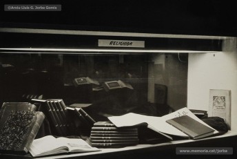 (29/33) Febrer 1970. Vistes de l’exposició. Aquesta exposició va ser important perquè, per primera vegada dins la dictadura franquista, es va poder presentar públicament la gran quantitat de premsa en català i d'esquerres que havia existit a Manresa abans de 1939.