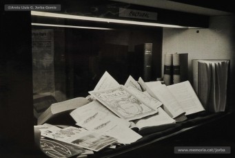 (26/33) Febrer 1970. Vistes de l’exposició. Aquesta exposició va ser important perquè, per primera vegada dins la dictadura franquista, es va poder presentar públicament la gran quantitat de premsa en català i d'esquerres que havia existit a Manresa abans de 1939.