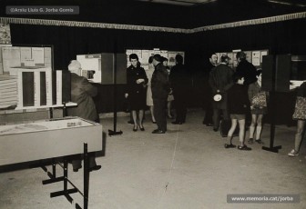 (33/33) Febrer 1970. Vistes de l’exposició. Aquesta exposició va ser important perquè, per primera vegada dins la dictadura franquista, es va poder presentar públicament la gran quantitat de premsa en català i d'esquerres que havia existit a Manresa abans de 1939.