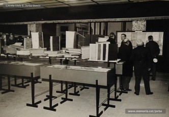 (30/33) Febrer 1970. Vistes de l’exposició. Aquesta exposició va ser important perquè, per primera vegada dins la dictadura franquista, es va poder presentar públicament la gran quantitat de premsa en català i d'esquerres que havia existit a Manresa abans de 1939.