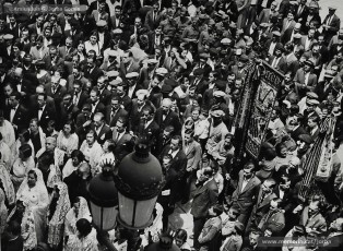(4/4) 2/7/1933. Estada de l’Orfeó Català a Manresa. Veiem els cantaires al Passeig de Pere III, sortint de missa a la Seu i interpretant Els Segadors i El Cant a la Senyera a la Plaça Major, dirigits per Lluís Millet i Pagès. A la tarda del mateix dia, van oferir un concert al Kursaal al qual acudí gent de tota la comarca.