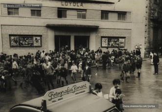 Octubre de1966. Sortida de la sessió de cinema infantil.