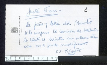 25/11/1954: nota manuscrita anónima sobre el cas Justa Freire: “De puño y letra del Ministro se le impuso la sanción de traslado. En tanto el Ministro no ordene otra cosa, no es posible modificar”. (Archivo General de la Administración).