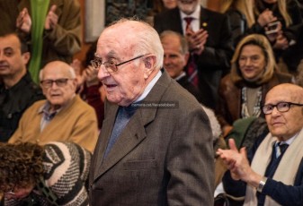 Josep Herms s’adreça a recollir el record observat pels biberons Rosendo Badia i Tomàs Dalmau.(Fotografia de Jordi Preñanosa).