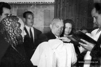 Pere Puig (amb corbata) al bateig del seu nebot Antoni Julián el maig de 1957. (Col·lecció familiar).