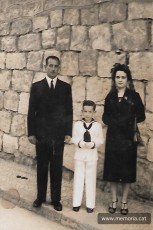 L’Empar i el Pere en la comunió del seu fill Josep Puig Julián. (Col·lecció familiar).