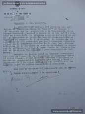 Selección de páginas del expediente de depuración del maestro Aniceto León Garre y informe sobre este profesor, elaborado el 2/10/1942, a raíz del hecho de que durante unos meses fue director del Instituto de Manresa en la etapa republicana. Se destaca negativamente su conducta por haber denunciado a alumnos de personas afectas al franquismo y por ser “un gran propagandista de las ideas marxistas”. (Archivo General de la Administración y Arxiu Comarcal del Bages)