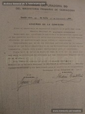 Selección de páginas del expediente de depuración del maestro Hermenegild Lladó Bilarrúbies y acreditación que presenta a las autoridades franquistas el 21/2/1939 como muestra de haber ejercido de maestro en el Grup Escolar Renaixença desde el 12 de noviembre de 1934. (Arxiu Comarcal del Bages, Archivo General de la Administración y Arxiu Municipal de Manres