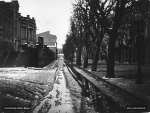 Fotografia del passeig de Pere III després d'una nevada. A l'esquerra, el Casino.
Procedència: Arxiu Comarcal del Bages