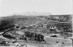 La capella de la Mare de Déu de la Guia, en el seu nou emplaçament.  
Procedència: Arxiu Comarcal del Bages.