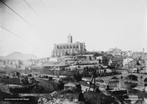Perspectiva parcial de la Seu i el Pont Vell, els anys deu del segle XX. 
Procedència: Arxiu Jaume Pons i Agulló
