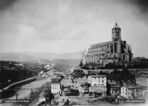 Perspectiva parcial de la Seu i el Pont Vell, els anys deu del segle XX. 
Procedència: Arxiu Jaume Pons i Agulló