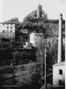 La basílica de Santa Maria de la Seu vista des del peu del molí del Salt durant els anys deu del segle passat. 
Procedència: Arxiu Jaume Pons i Agulló