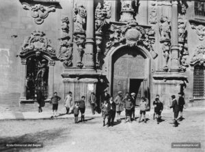 Façana de l'església de la Cova de Sant Ignasi.
Procedència: Arxiu Comarcal del Bages