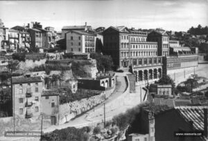 Panoràmica del camí i de la Cova de Sant Ignasi.
Procedència: Arxiu Comarcal del Bages