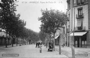 El passeig de Pere III tal com es divisava des del Teatre Conservatori, durant el primer decenni de segle.
Procedència: Arxiu Comarcal del Bages