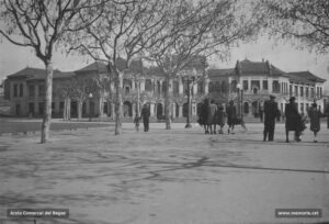 Fotografia del Grup Escolar (actual Institut Lluís de Peguera).
Procedència: Arxiu Comarcal del Bages