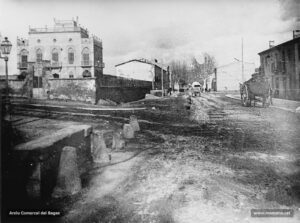 El sector de la Bonavista el 1908, des d'on la carretera de Vic s'enfila amunt cap a la Pujada Roja. A mà esquerra s'aprecia la torre del Soler del Blanqueig, a la cantonada entre el passeig de Pere III, la carretera de Santpedor i la carretera de Vic. Aleshores, el darrer tram del passeig de Pere III era simplement un camí de pols envoltat de canyissars.
Procedència: Arxiu Comarcal del Bages