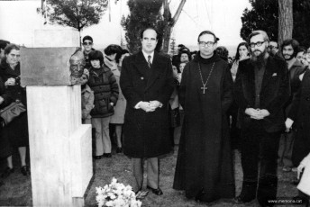 L’alcalde Ramon Roqueta, l’abat de Montserrat Cassià Maria Just i Josep Barés. 26 de desembre 1976. Foto Enric Villaplana. (Col·lecció Josep Barés).