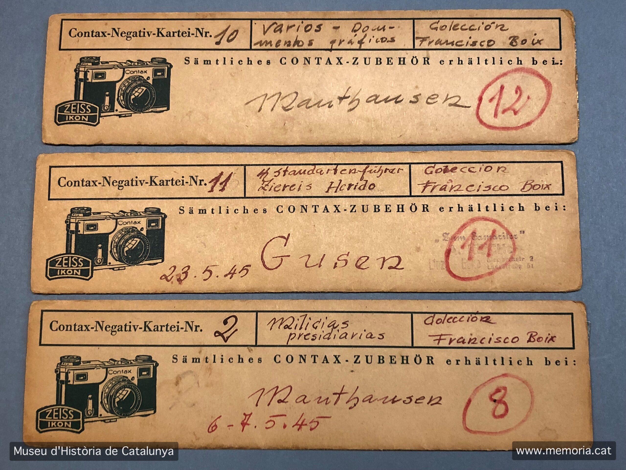 La carpeta 10/12 està documentada com a “Varios – Documentos gráficos” i consta que correspon a Mauthausen. La carpeta 11/11 correspon a les fotografies fetes al “Standartenführer (Franz) Zireis. Herido”, cap de Mauthausen, ferit de mort; està datada a Gusen el 23 de maig de 1945. La carpeta 2/8 està documentada com a “Milicias presidiarias” i està datada a Mauthausen el 6-7 de maig de 1945.