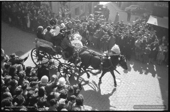 Una altra imatge del carruatge. (Arxiu Comarcal del Bages. Fons Marià Lladó).