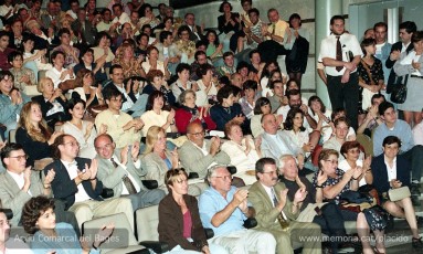 Imatges del públic que omplia la sala. (Fotografia de Joan-Esteve Guillaumet).