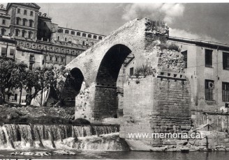 Obres de restauració del Pont Vell, destruït el 1939. No s’iniciaren fins l’any 1960. (Archivo General de la Administración).
