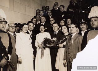 Ramon Junyent en un acte oficial de l’Ajuntament de Barcelona. Hi apareixen, entre d’altres, Ot Hurtado, Josep Escofet, Domènec Pla, Tomàs Pumarola (?) i Pere Purcallas. (Família Junyent)