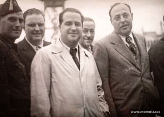 Ramon Junyent al vaixell-presó Uruguay, possiblement el 19 de febrer del 1935, dia del seu alliberament. D’esquerra a dreta: Josep Escofet, Hilari Salvadó, Ramon Junyent i Antoni Vilalta. (Família Junyent)