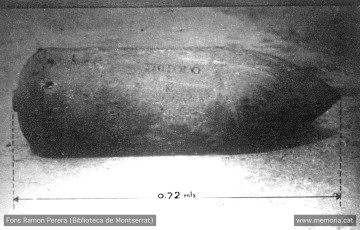 Igualada. Abril 1938. Lloc no identificat. Bomba d’aviació sense explotar. (Cartera: 9  Foto: 241).