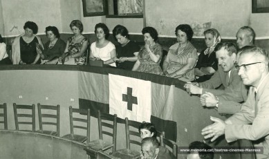 Espectadors al primer i segon Pis en un acte a benefici de la Creu Roja. (1960)