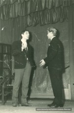 Pere Vicens i Jaume Soler representant "Los Árboles mueren de pie". (1964)
