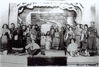 Asseguts en Torreguitart i en Martí Camprubí (dreta) asseguts a "Els Pastorets" (1932)