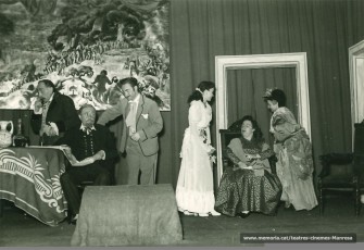 "Locura de amor". D'esquerra a dreta: Joan Massachs, Martí Camprubí (assegut), Salvador Soler, Dolors Camprubí, Angelina Tomàs (asseguda) i Crispina Gros. (1954)

