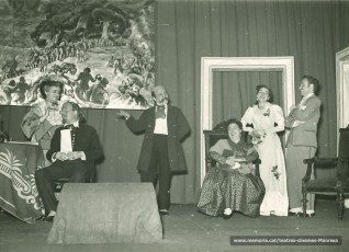 "Locura de amor" D'esquerra a dreta: Crispina Gros, Martí Camprubí, ?, Angelina Tomas (asseguda), Mª Dolors Camprubí, i Salvador Soler (1954)