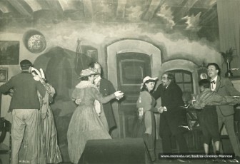 "El Anticuario", ballant al mig Paquita Blanch i Joan Torrens Tatjer, a la dreta Salvador Soler. (1954)

