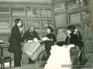 En Salvador Soler, Josep Canal, el nen Joan Torrens Vila i Lola Ciuró  a "L'auca del Sr Esteve" (1958).
