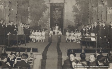 Jocs Florals amb la presència d'Àngel Guimerà - quart a la dreta, amb barba- (1920)

