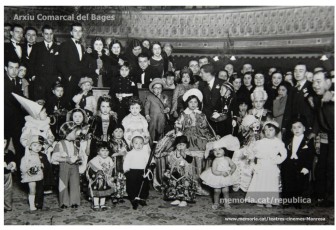 Concurs de disfresses infantils per carnestoltes  a la platea del teatre.(anys 30)