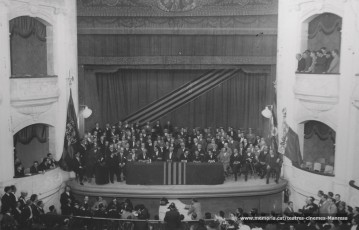 Acte commemoratiu de les Bases de Manresa. A la presidència: Joan Selves (alcalde) i Ferrer i Duran. Darrera l'Alcalde Leonci Soler i March (07-06-1931)
