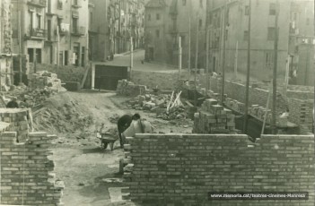 Construcció - veiem l'entrada al carrer de les Escodines. (1960)
