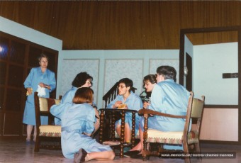 "Revolta de Bruixes". D'esquerra a dreta,  Carme López, Montse Pellicer, Maria i Mª Jesús Isart, Fina Dordal i Anna Isart (asseguda a terra) (19