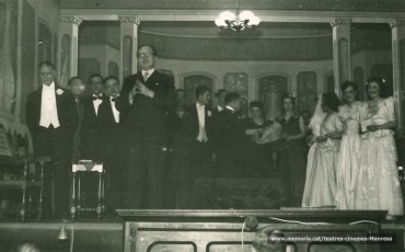 Acte d'homenatge a Lluís Rovira dirigint-se al públic (1945)
