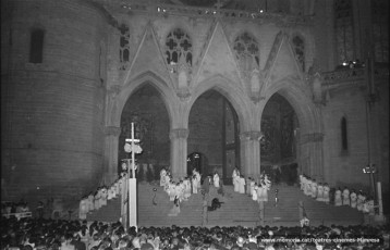Els cantaires eren de "La Unió", "Ateneu Cultural Manresà" "Societat Coral Sant Josep" i "Cor de les Escodines". (1954)