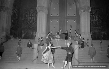 Hi van participar 36 balladors de l'Esbart Dansaires Manresans. (1954) 