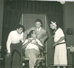 En Joan Torrens, 1r a l'esquerra, Dret, en Salvador Soler, i la Rosa Vila, a "Avui com ahir" (1955)