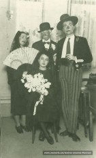 Rosa Vila asseguda i Joan Torrens a la dreta